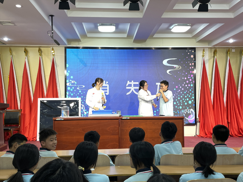 点亮科学之光 激发探索热情——许昌市科技馆开展“科普润童心点亮强国梦”科普剧及科学实验秀巡演活动